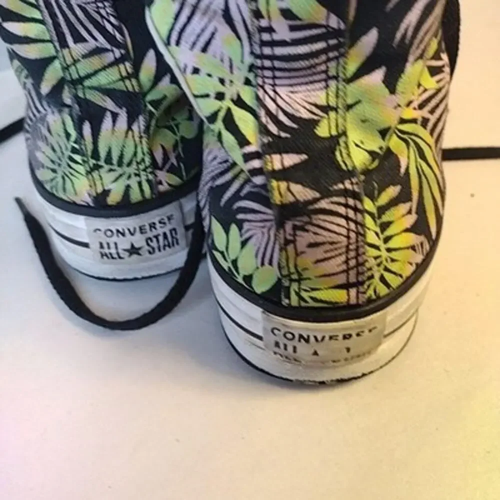 Converse Chuck Taylor All Star Shoes Youth Size 6 Tropical High Top Sneakers